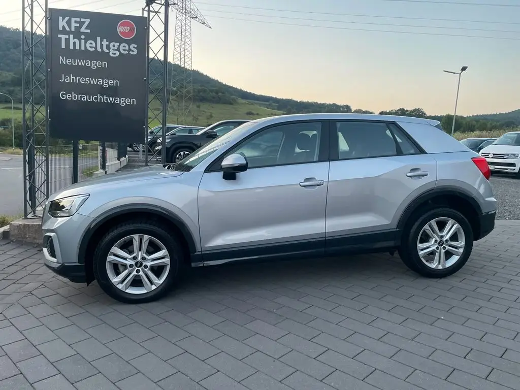 Photo 1 : Audi Q2 2023 Petrol