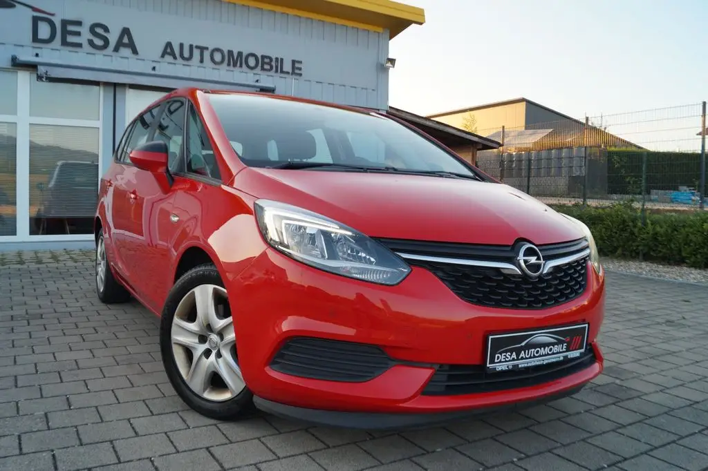 Photo 1 : Opel Zafira 2018 Petrol