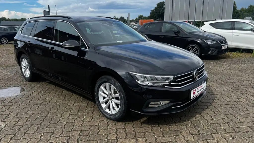 Photo 1 : Volkswagen Passat 2019 Petrol