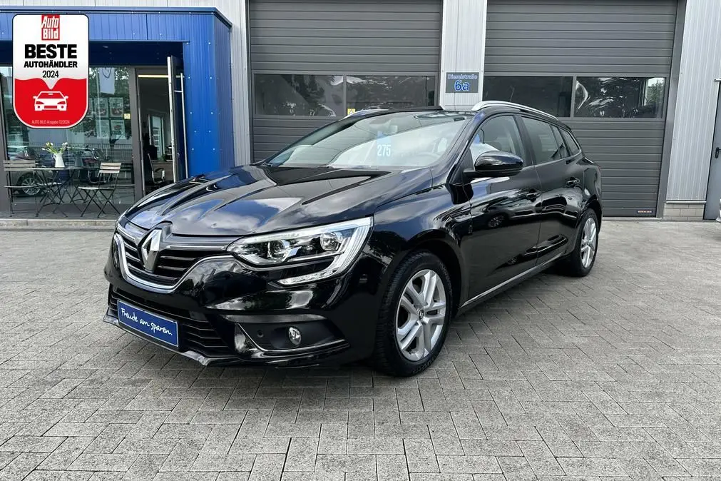 Photo 1 : Renault Megane 2017 Essence