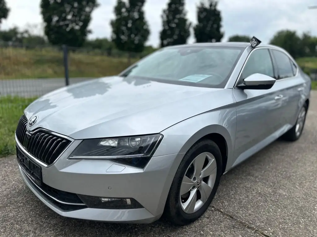 Photo 1 : Skoda Superb 2016 Essence