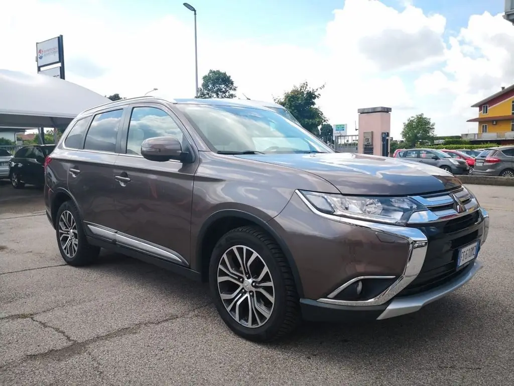 Photo 1 : Mitsubishi Outlander 2018 Diesel