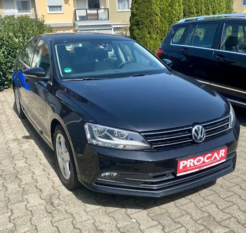 Photo 1 : Volkswagen Jetta 2015 Petrol