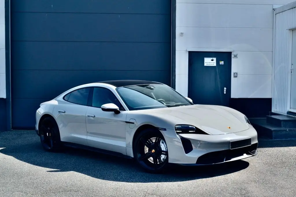 Photo 1 : Porsche Taycan 2021 Non renseigné