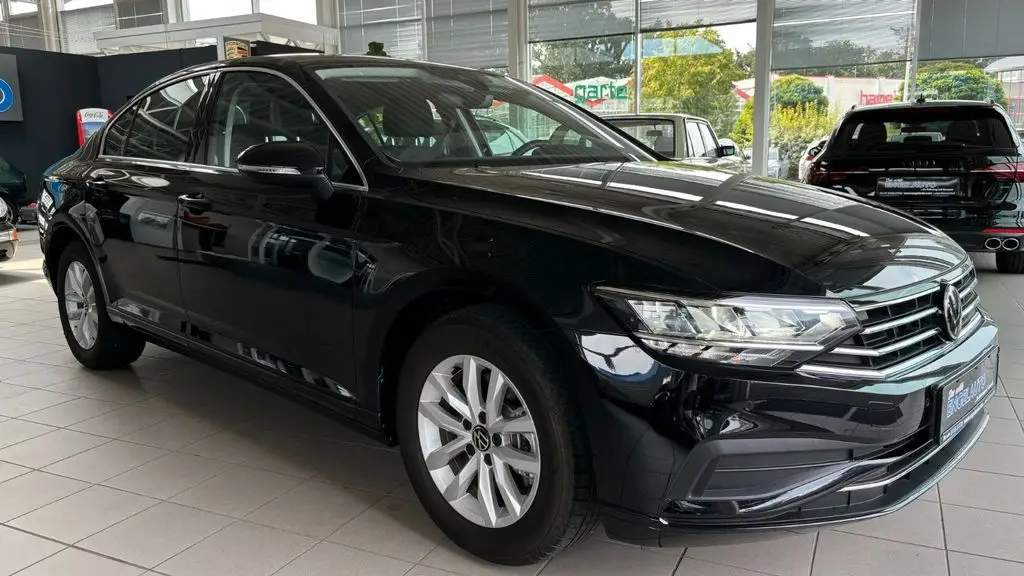 Photo 1 : Volkswagen Passat 2022 Petrol