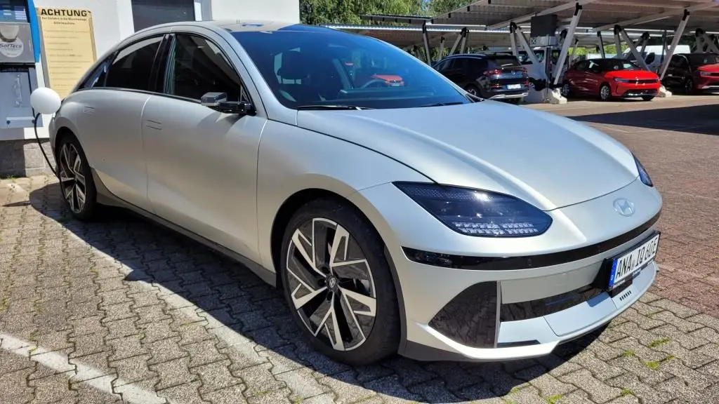 Photo 1 : Hyundai Ioniq 2023 Non renseigné