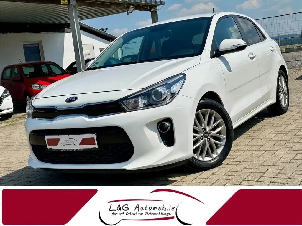 Photo 1 : Kia Rio 2017 Petrol