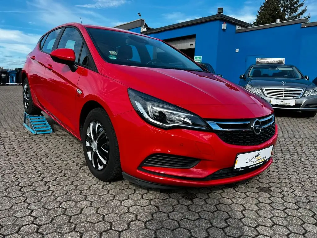 Photo 1 : Opel Astra 2017 Petrol