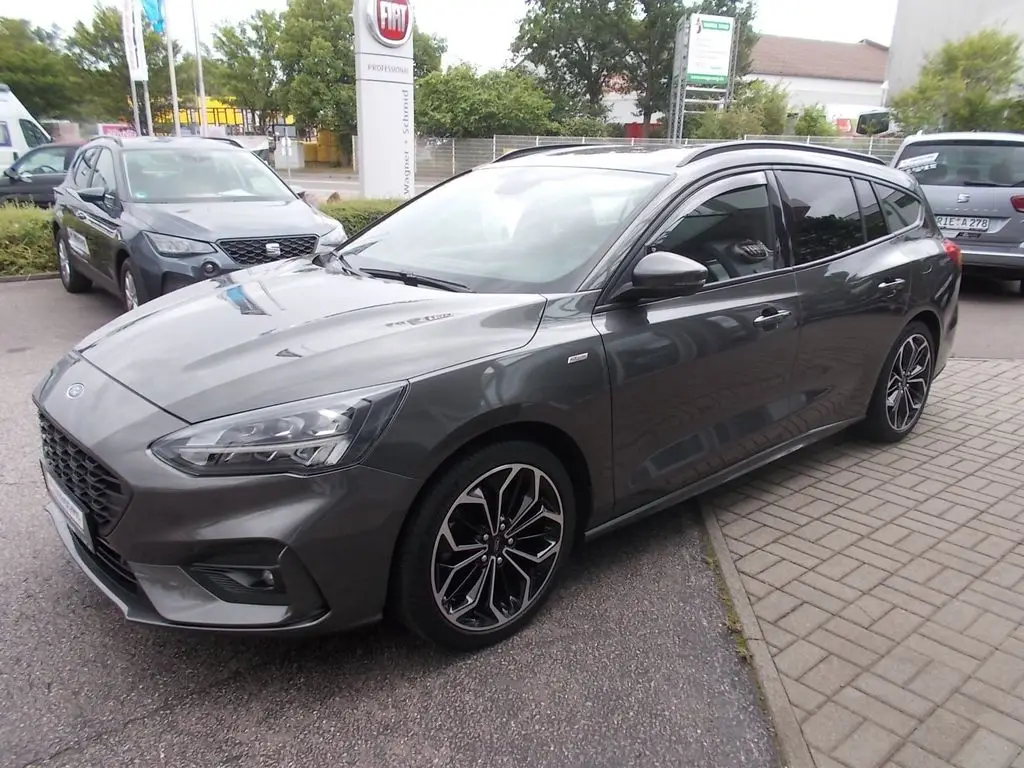 Photo 1 : Ford Focus 2020 Petrol