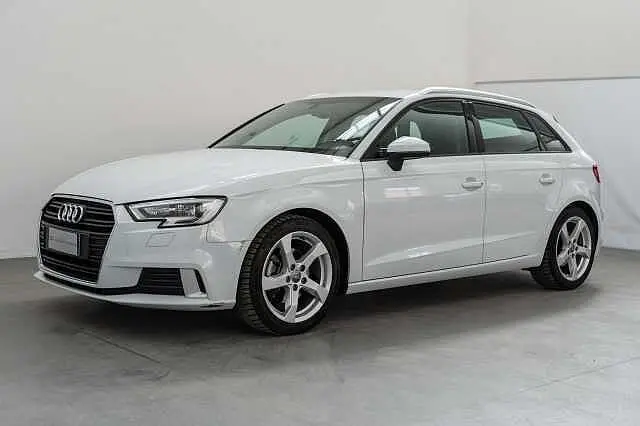 Photo 1 : Audi A3 2018 Petrol