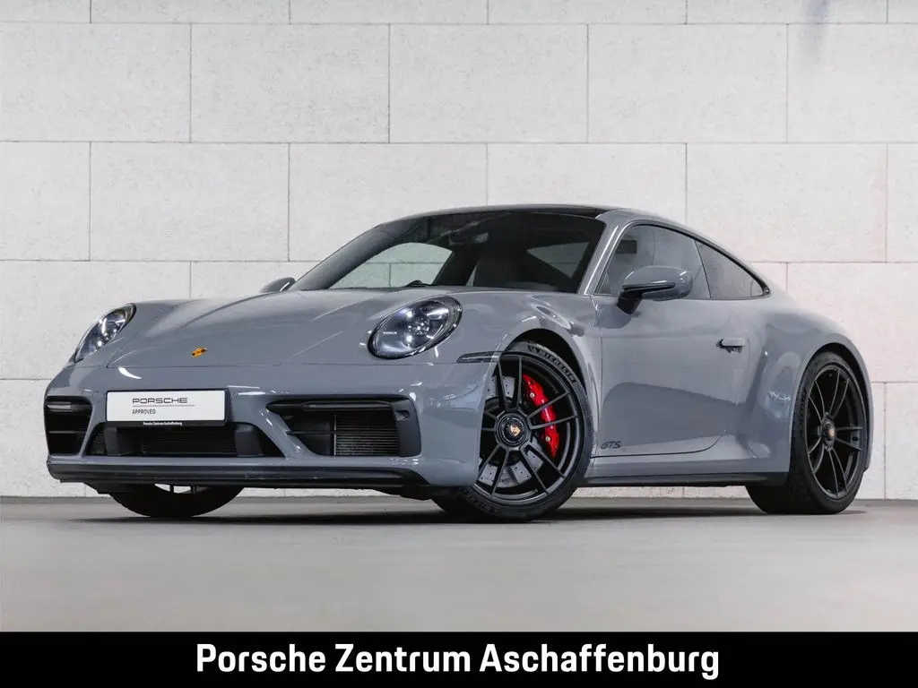 Photo 1 : Porsche 992 2023 Essence