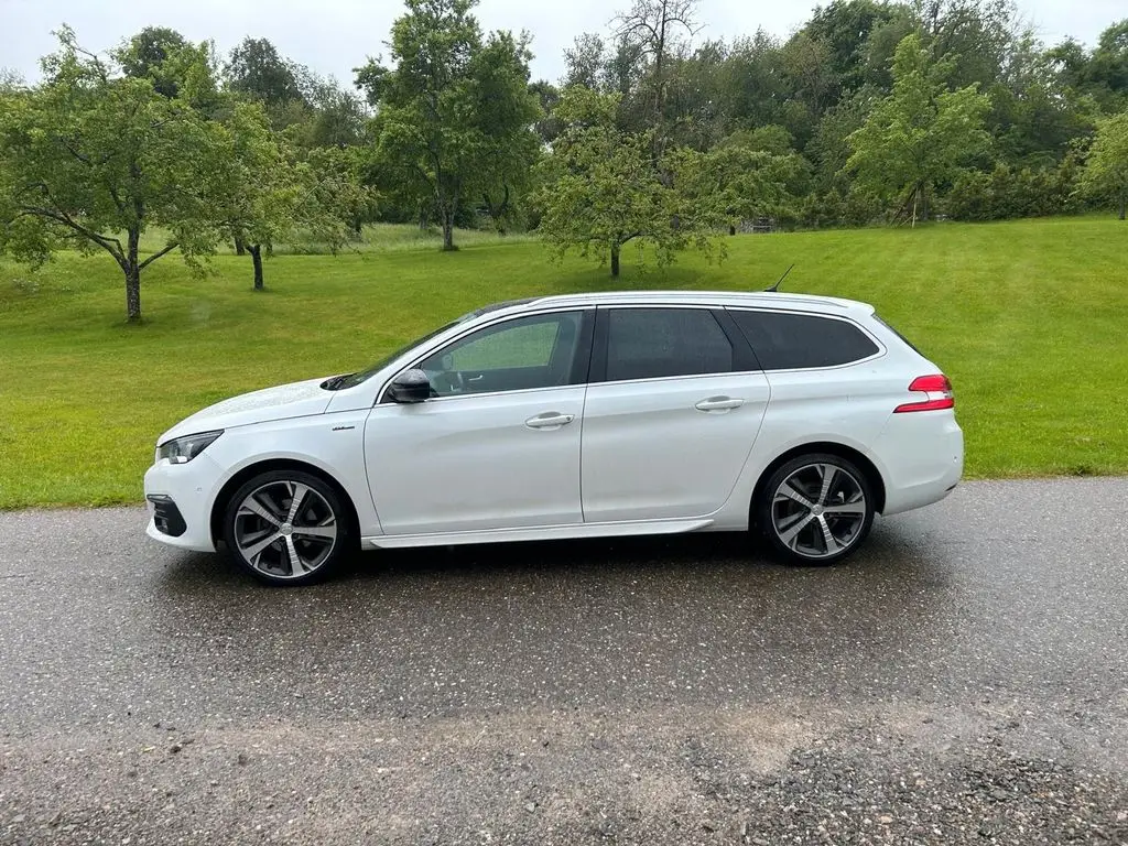 Photo 1 : Peugeot 308 2018 Essence