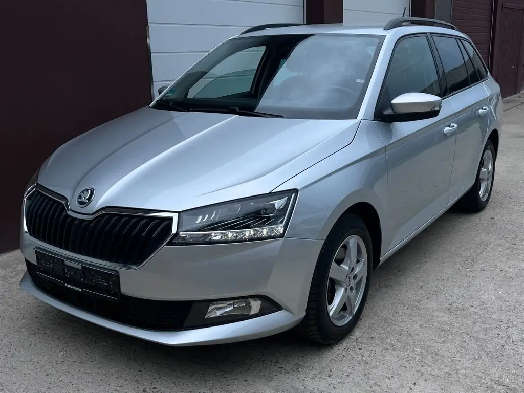 Photo 1 : Skoda Fabia 2020 Essence