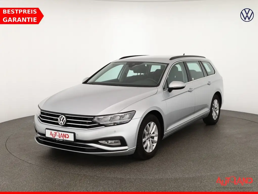 Photo 1 : Volkswagen Passat 2020 Essence