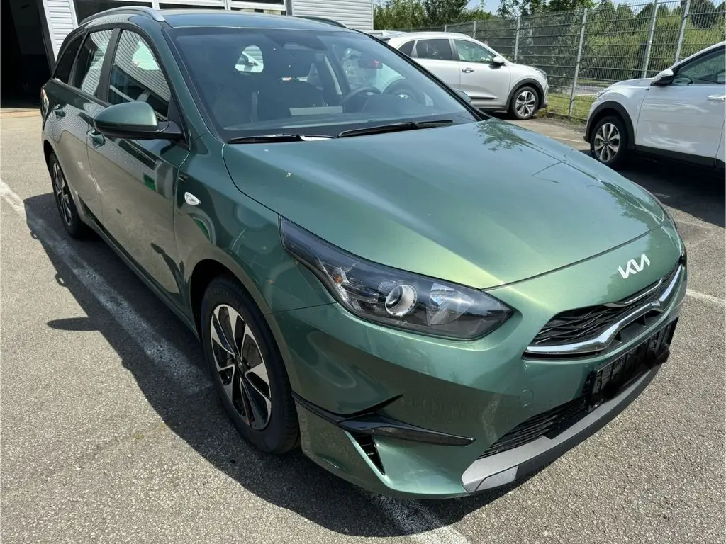 Photo 1 : Kia Ceed 2024 Petrol