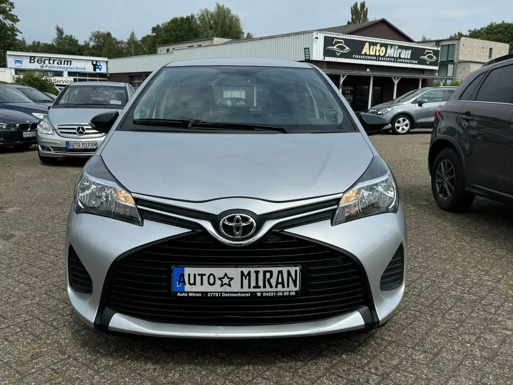 Photo 1 : Toyota Yaris 2016 Petrol