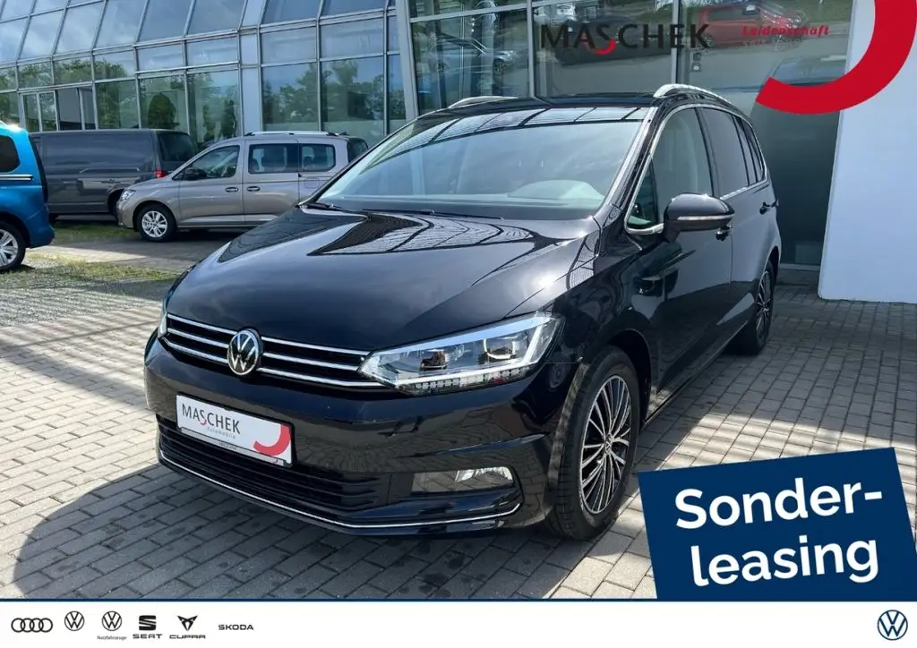 Photo 1 : Volkswagen Touran 2024 Essence