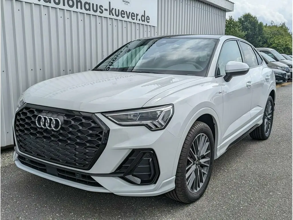 Photo 1 : Audi Q3 2024 Essence