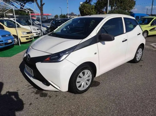 Photo 1 : Toyota Aygo X 2018 Petrol