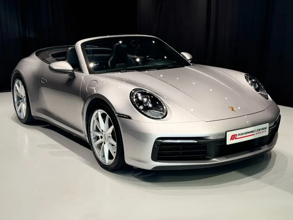 Photo 1 : Porsche 992 2020 Petrol