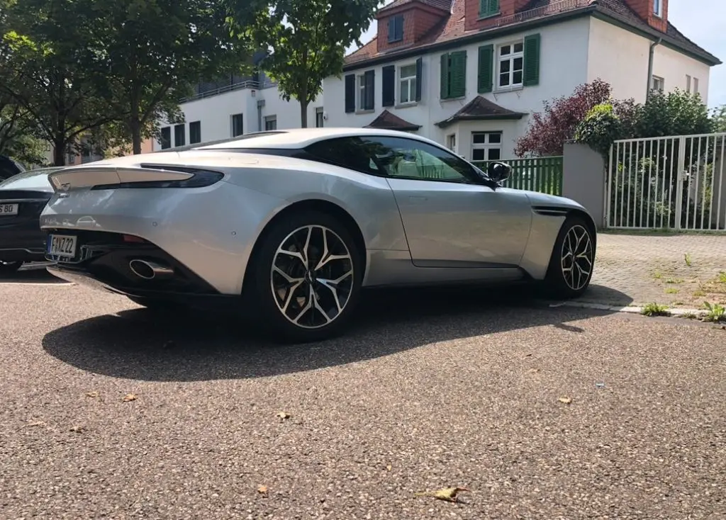 Photo 1 : Aston Martin Db11 2020 Petrol