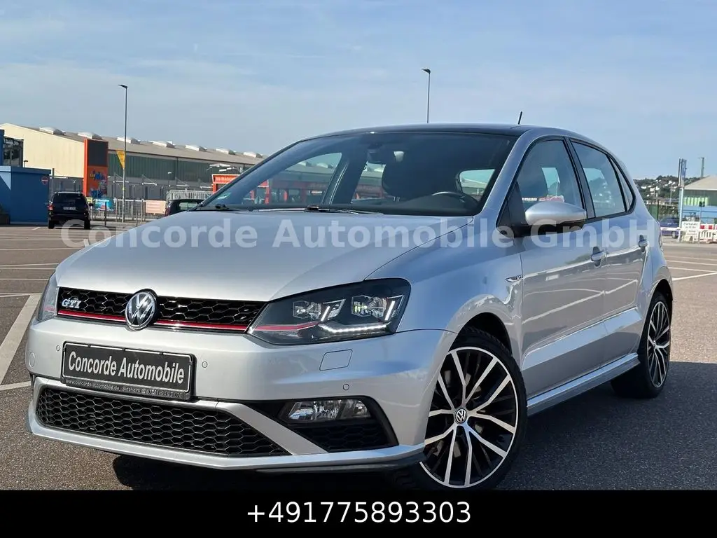 Photo 1 : Volkswagen Polo 2015 Petrol