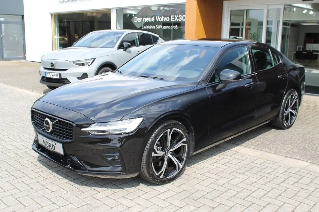 Photo 1 : Volvo S60 2023 Petrol