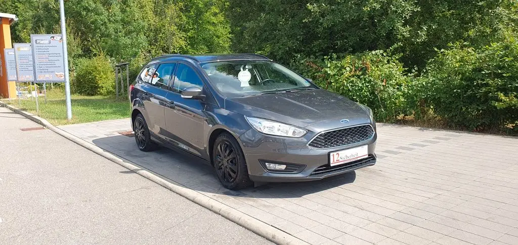 Photo 1 : Ford Focus 2016 Petrol