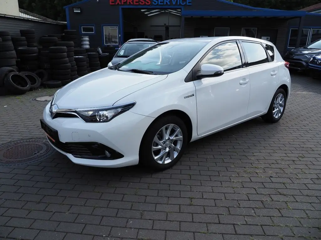 Photo 1 : Toyota Auris 2016 Hybrid