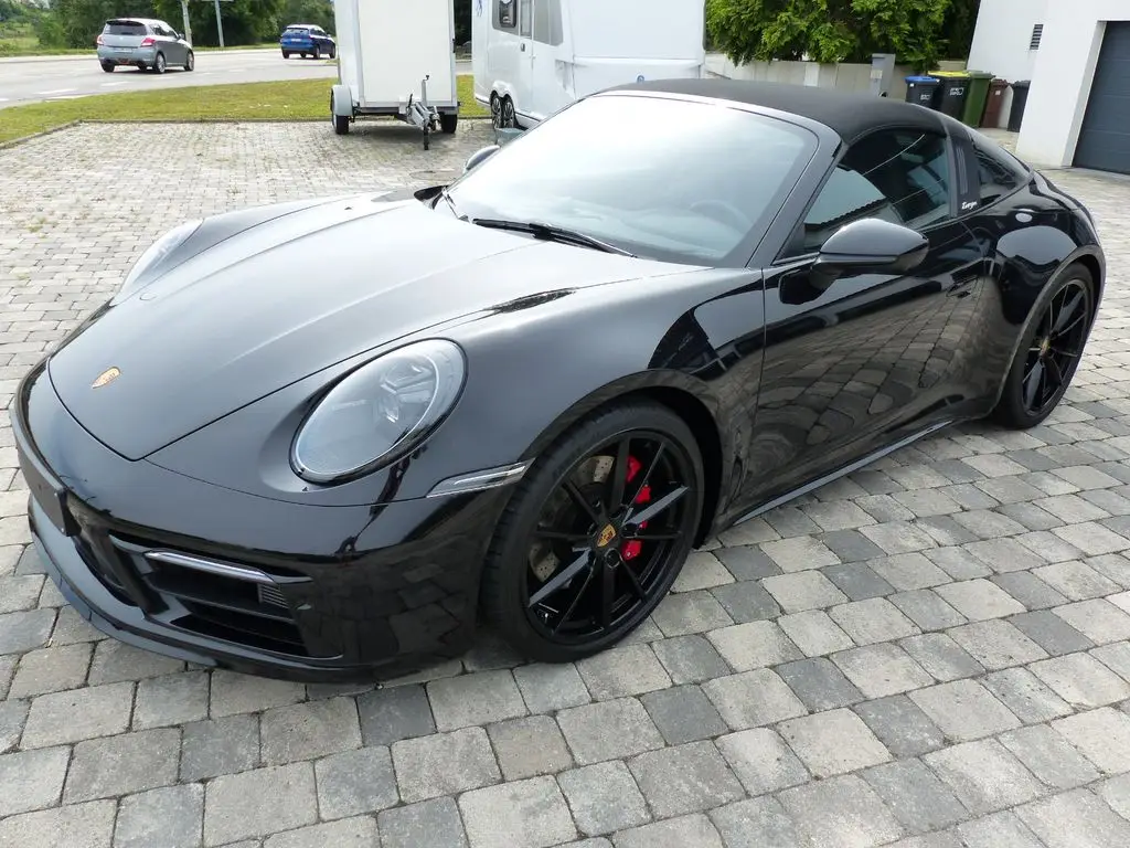 Photo 1 : Porsche 992 2021 Essence