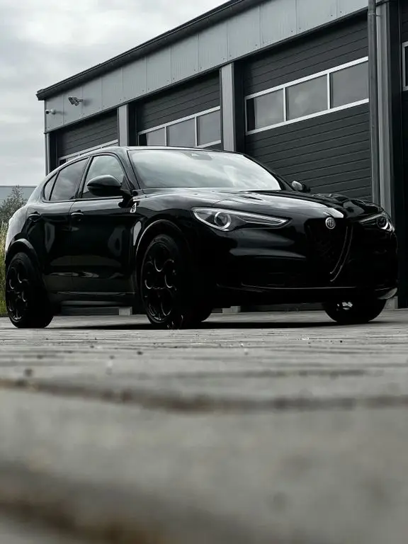 Photo 1 : Alfa Romeo Stelvio 2023 Essence