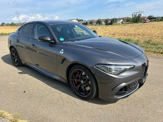 Photo 1 : Alfa Romeo Giulia 2020 Essence