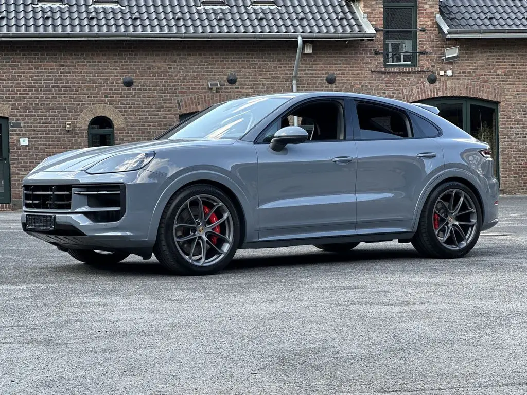 Photo 1 : Porsche Cayenne 2023 Essence