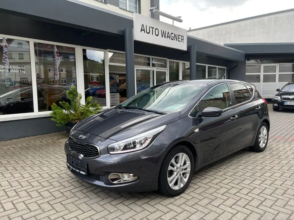 Photo 1 : Kia Ceed 2015 Petrol