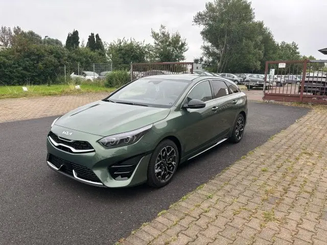 Photo 1 : Kia Proceed 2024 Petrol