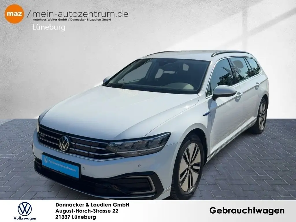 Photo 1 : Volkswagen Passat 2021 Hybrid