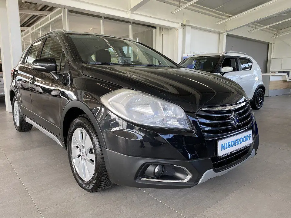 Photo 1 : Suzuki Sx4 2015 Petrol