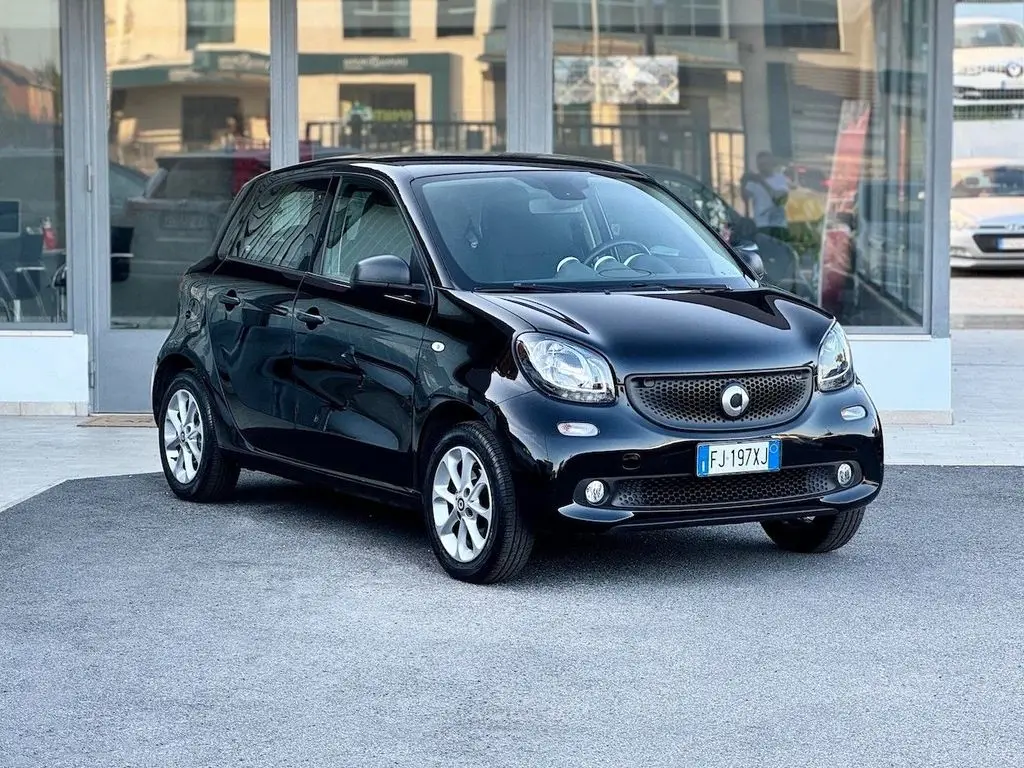 Photo 1 : Smart Forfour 2017 Petrol