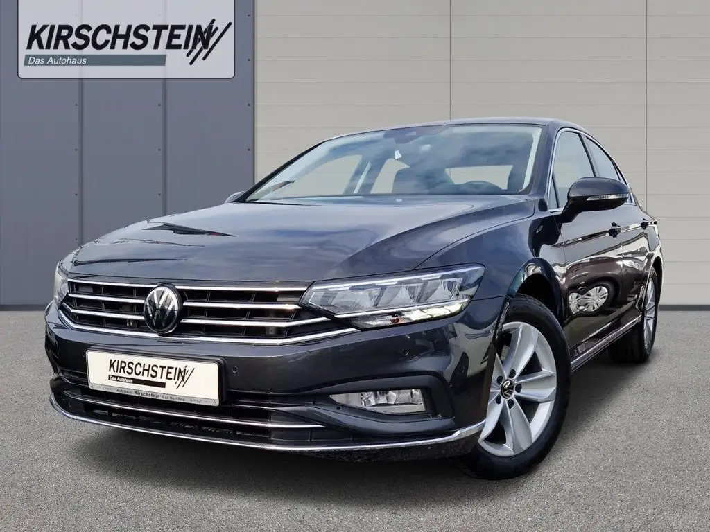 Photo 1 : Volkswagen Passat 2022 Petrol