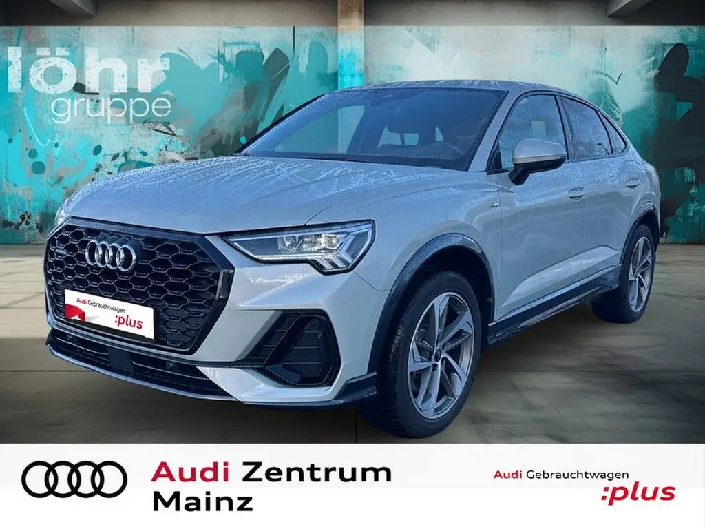 Photo 1 : Audi Q3 2021 Petrol