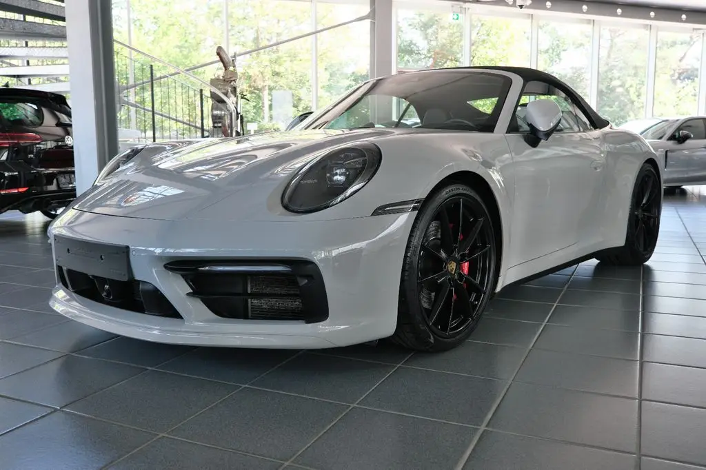 Photo 1 : Porsche 992 2022 Petrol