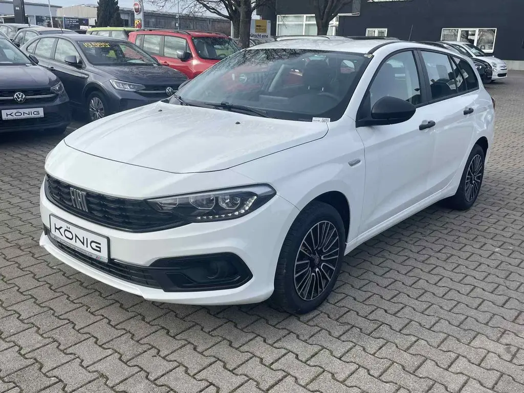 Photo 1 : Fiat Tipo 2023 Petrol