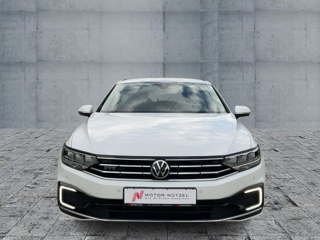 Photo 1 : Volkswagen Passat 2021 Hybride