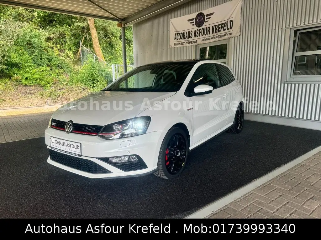 Photo 1 : Volkswagen Polo 2016 Petrol