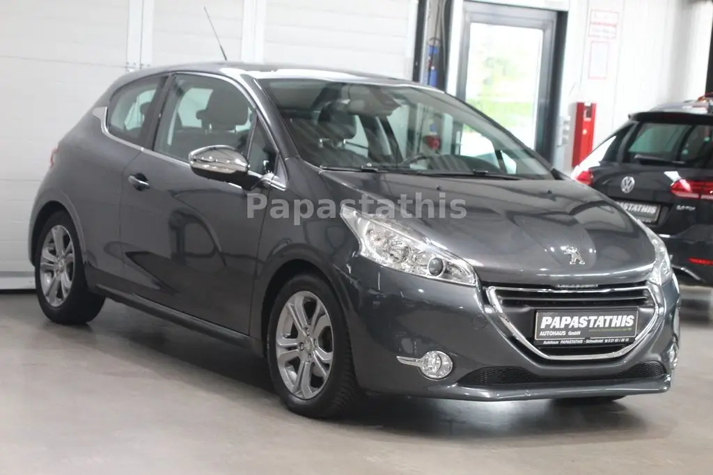 Photo 1 : Peugeot 208 2015 Petrol