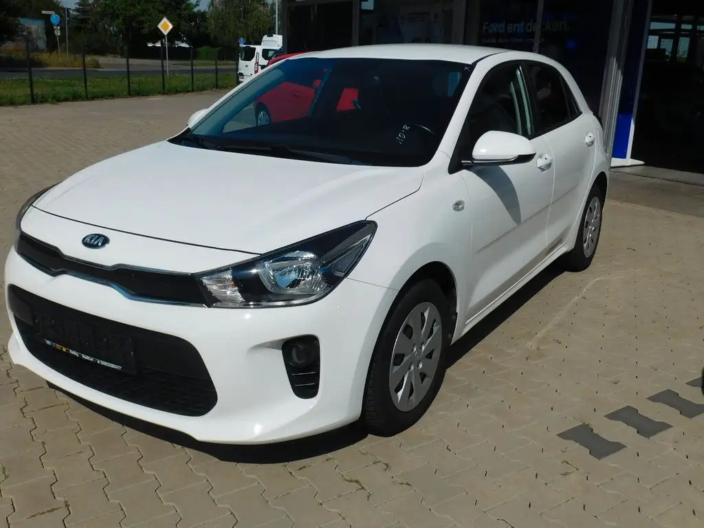 Photo 1 : Kia Rio 2019 Petrol