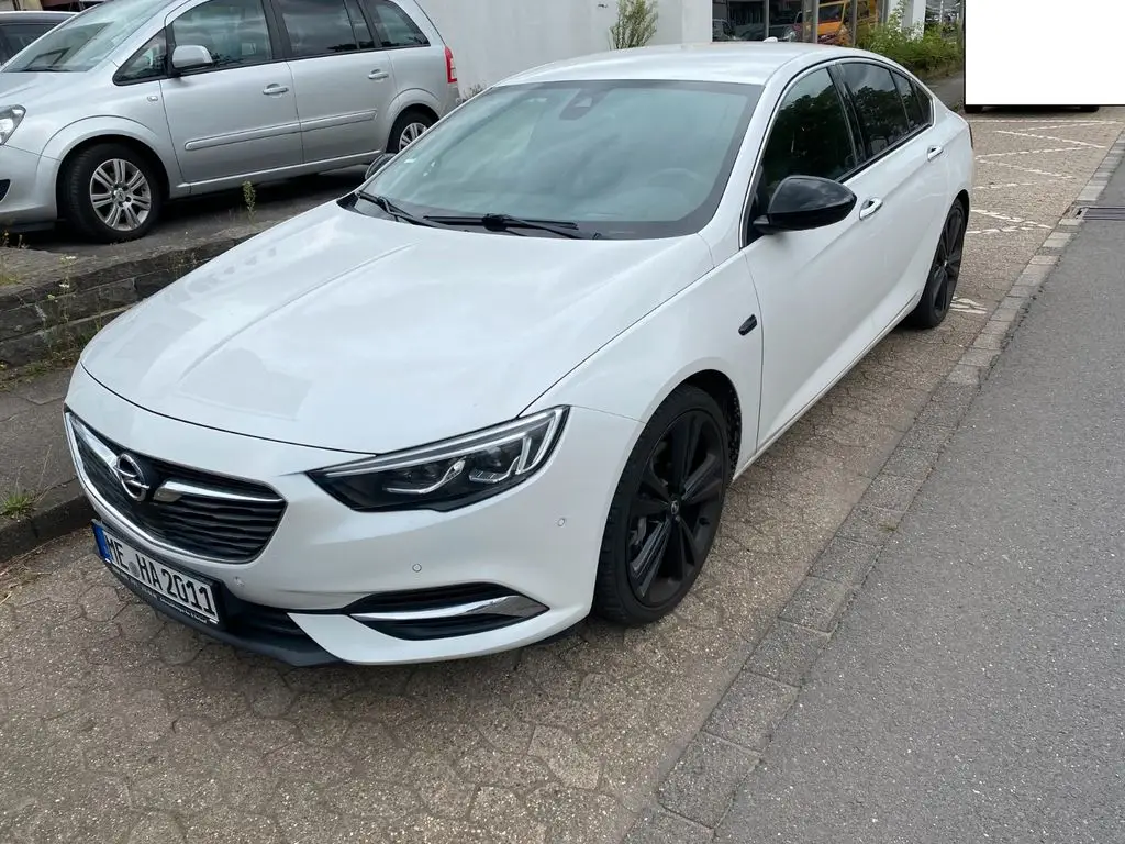 Photo 1 : Opel Insignia 2017 Petrol