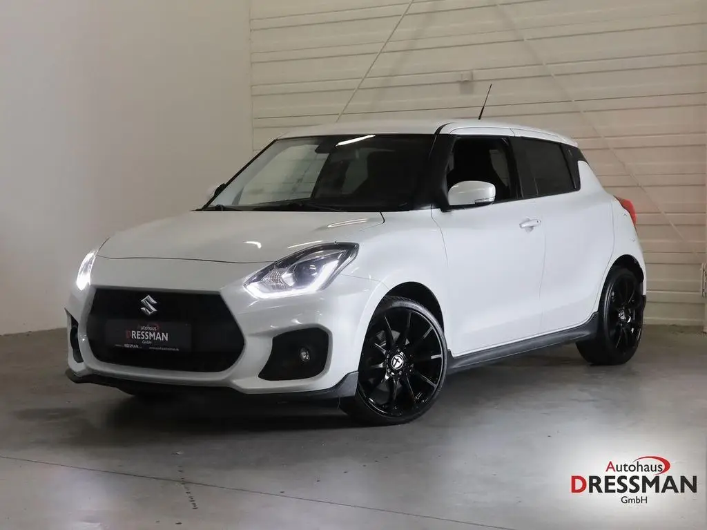 Photo 1 : Suzuki Swift 2018 Petrol