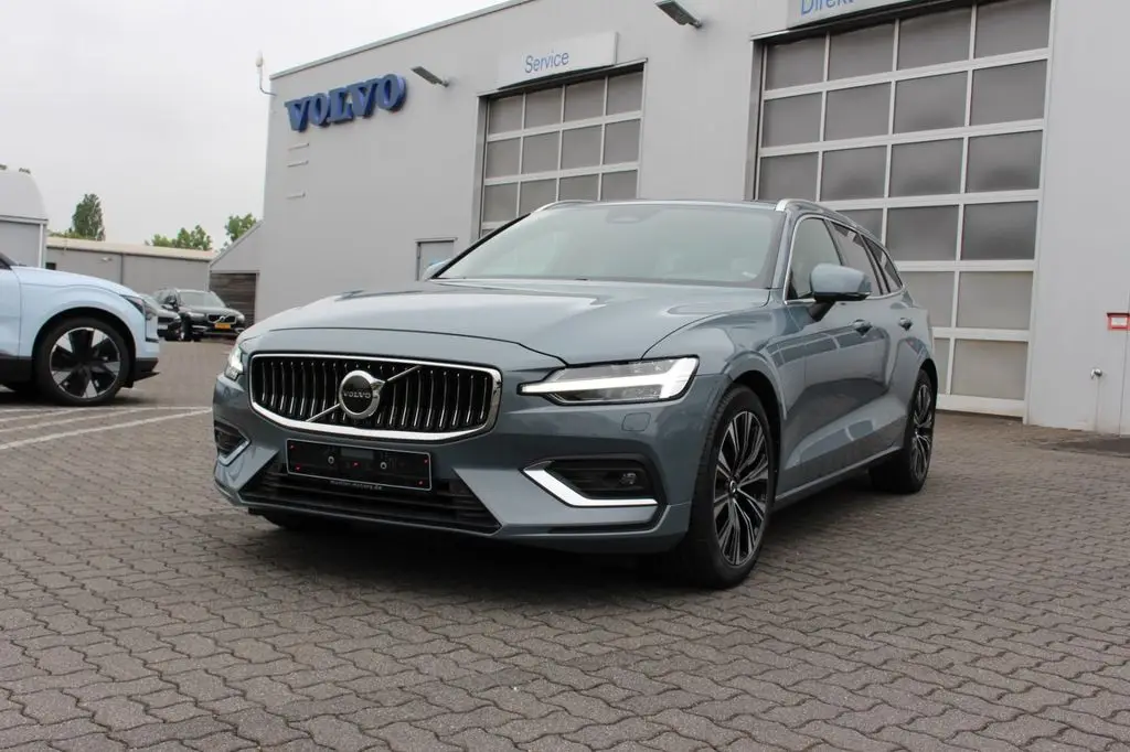 Photo 1 : Volvo V60 2023 Diesel