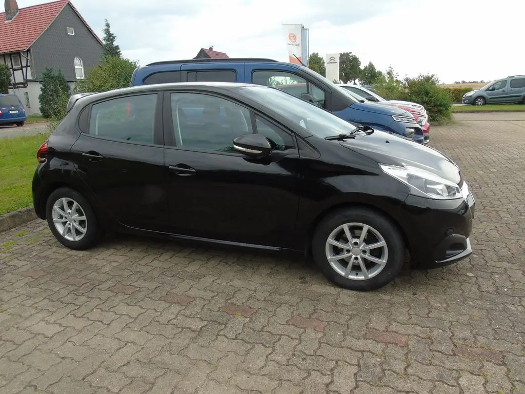 Photo 1 : Peugeot 208 2019 Petrol